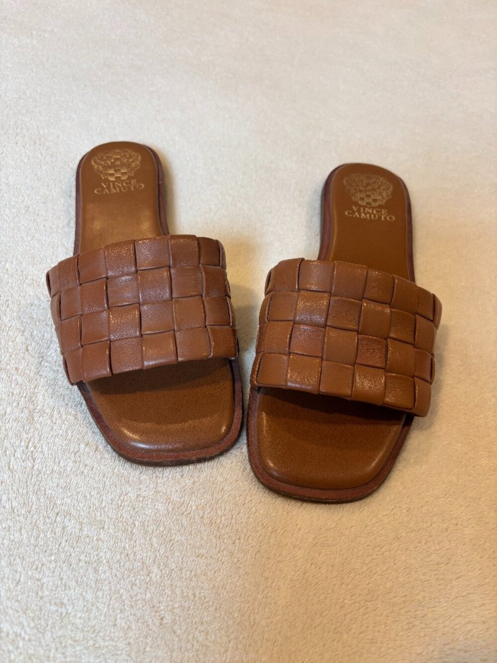 Vince Camuto slides in Weave Leather Sz8